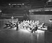 880336 Afbeelding van een repetitie van het Nederlands Blazers Ensemble voor een van de openingsconcerten in ...